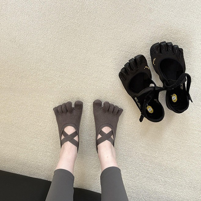 Fitness Yoga Pilates - Women's Criss-Cross Strappy Five-Toe Yoga Socks